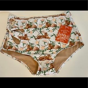 NWT Kortni Jeane Flower Cutout Bottoms